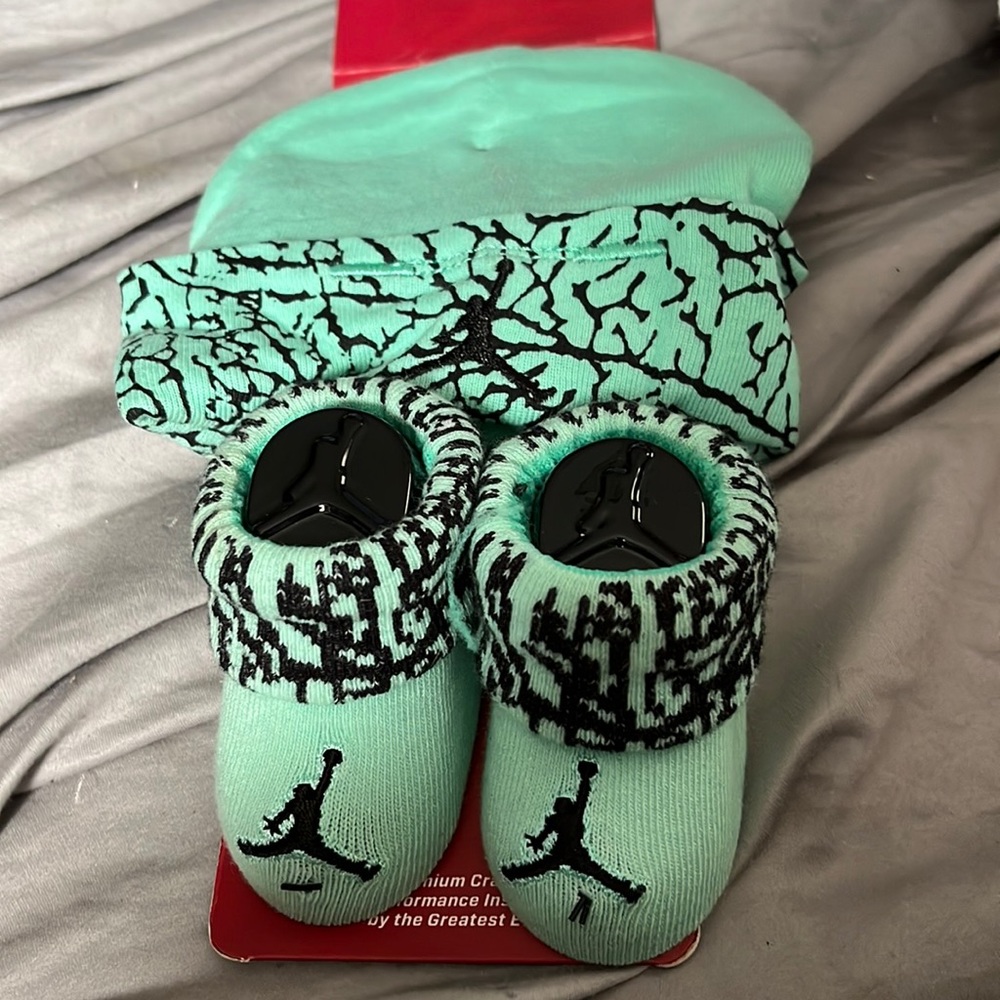 Jordan hat and booties